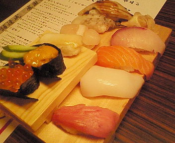 源ぺい豪華10貫寿司盛り.jpg