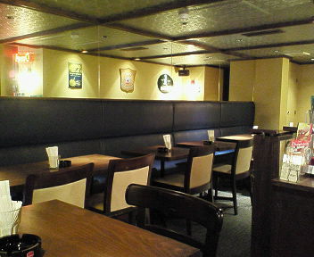 ドルフィンズ店内奥.jpg