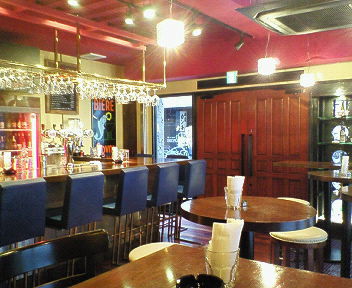 ドルフィンズ店内入り口側.jpg
