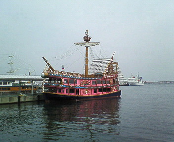 神戸港遊覧海賊船.jpg