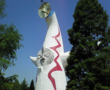 万博公園太陽の塔横.jpg